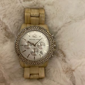 **FREE SHIPPING when you buy this Michael Kors Watch**